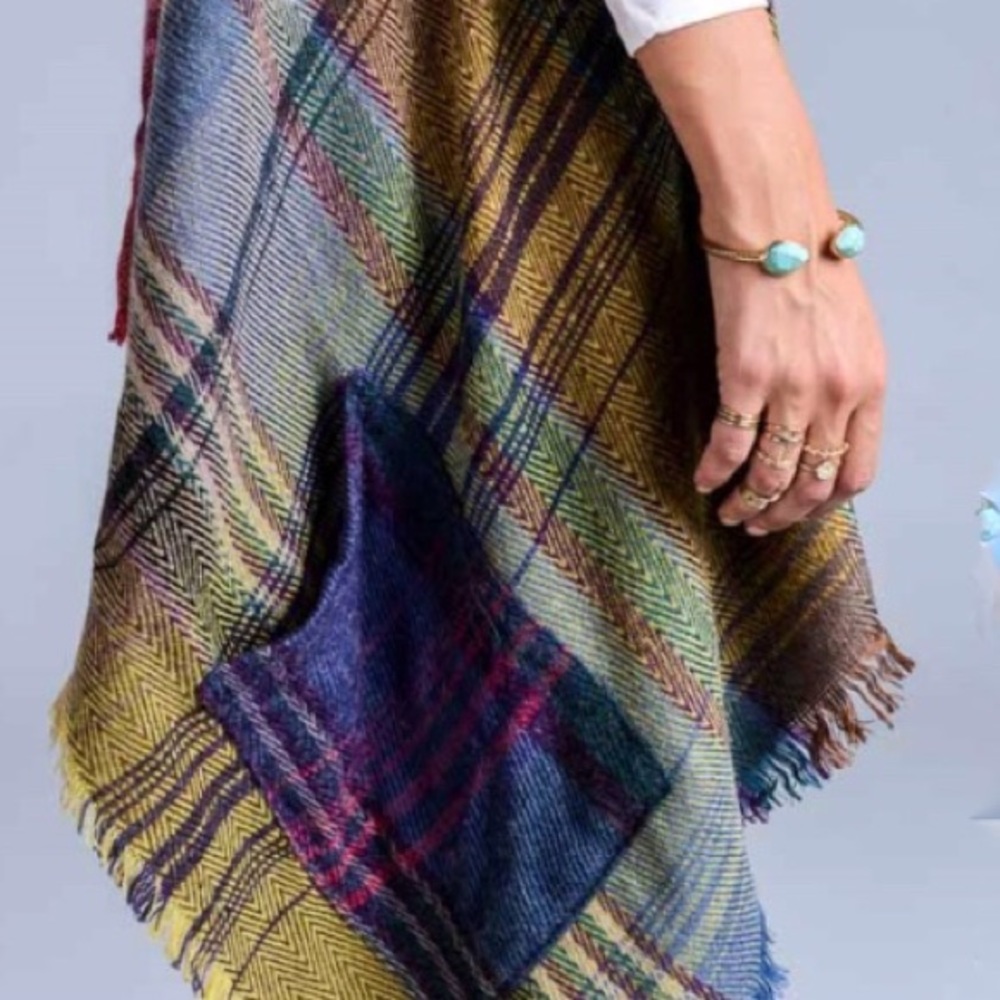 ๐LAST๐Kensley Plaid Poncho - Picture 5 of 5